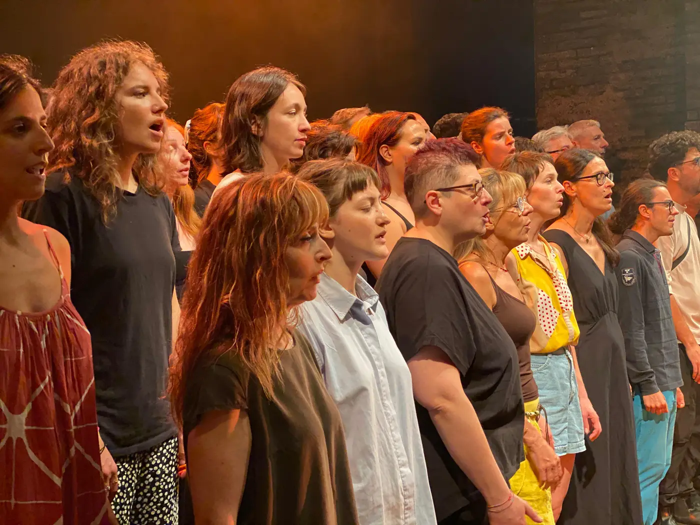 Il coro di Spazio MovArt durante una prova